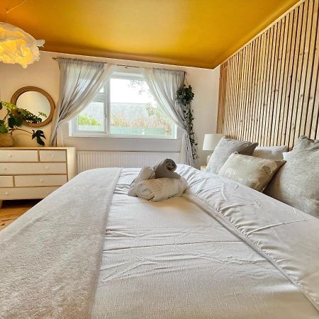 The Barefoot Bungalow In Picturesque Престатин Экстерьер фото