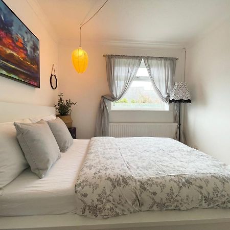The Barefoot Bungalow In Picturesque Престатин Экстерьер фото