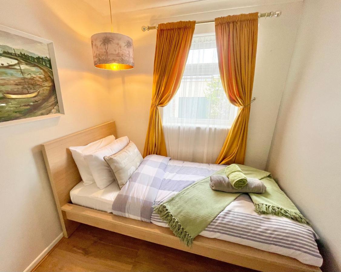 The Barefoot Bungalow In Picturesque Престатин Экстерьер фото